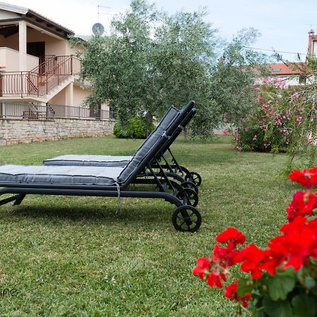 Charming Stone Cottage By The Sea Umag Exterior foto