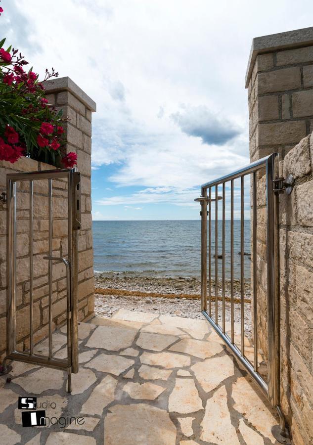 Charming Stone Cottage By The Sea Umag Exterior foto