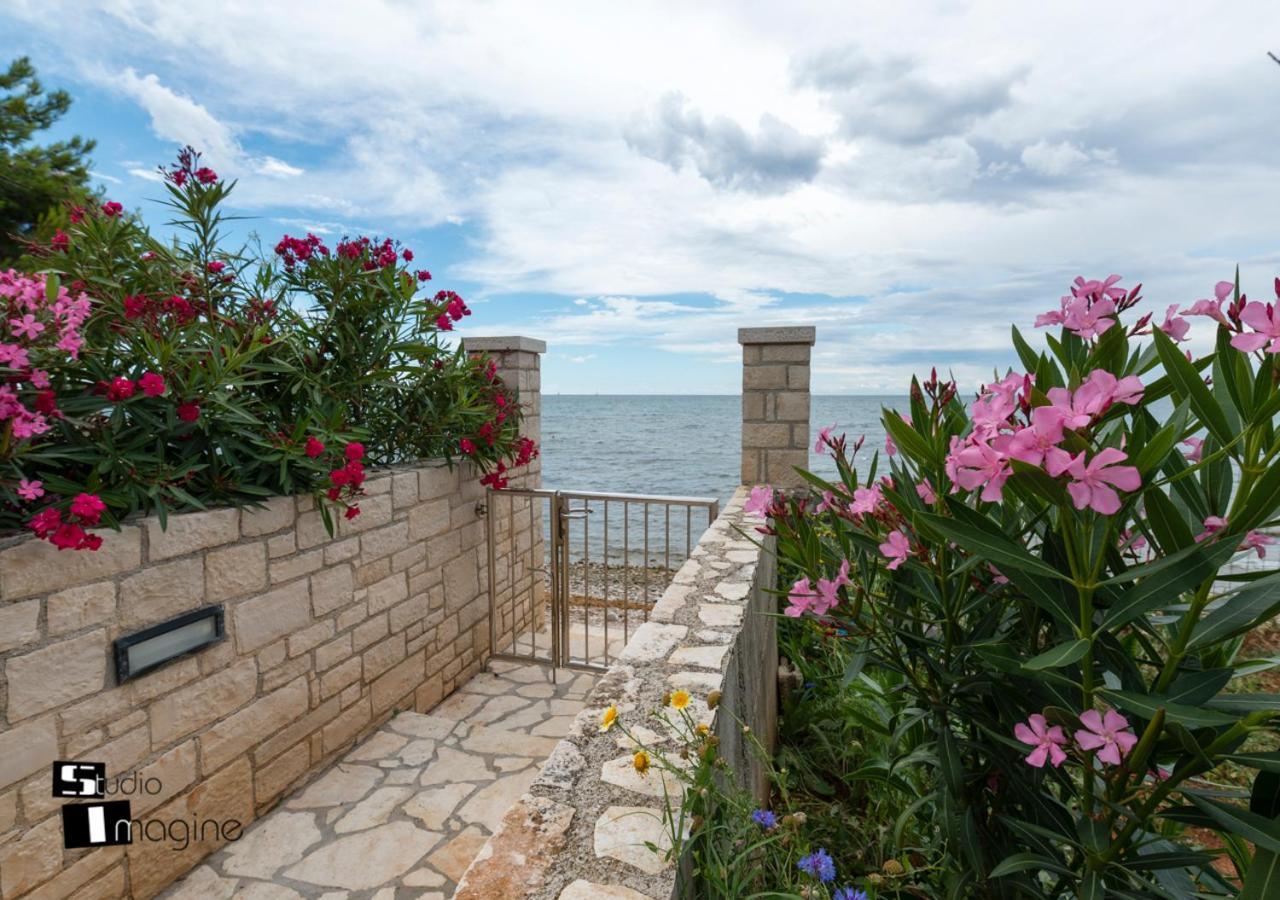 Charming Stone Cottage By The Sea Umag Exterior foto