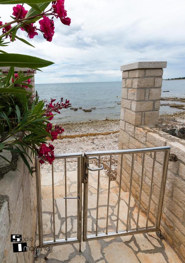 Charming Stone Cottage By The Sea Umag Exterior foto